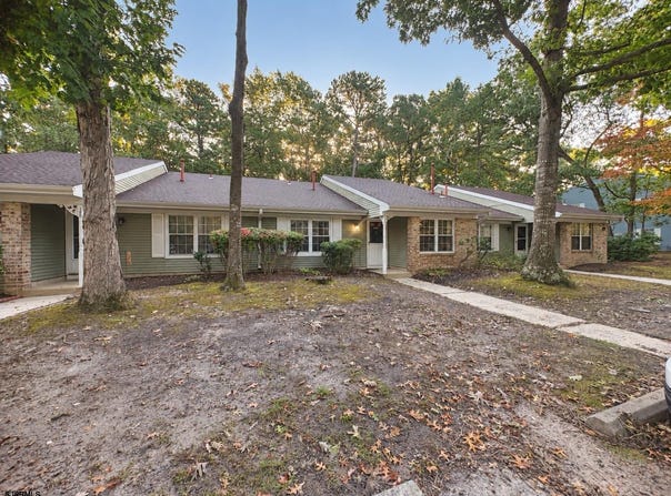 152 Club Pl, Galloway Township, NJ 08205