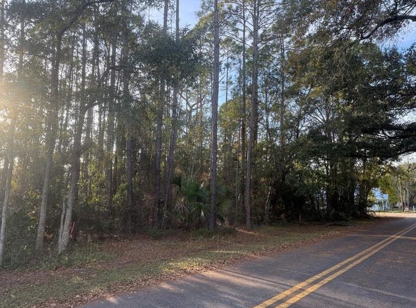 198 13th St, Apalachicola, FL 32320