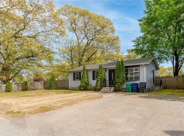 4 Ellsworth Street, Warwick, RI 02886