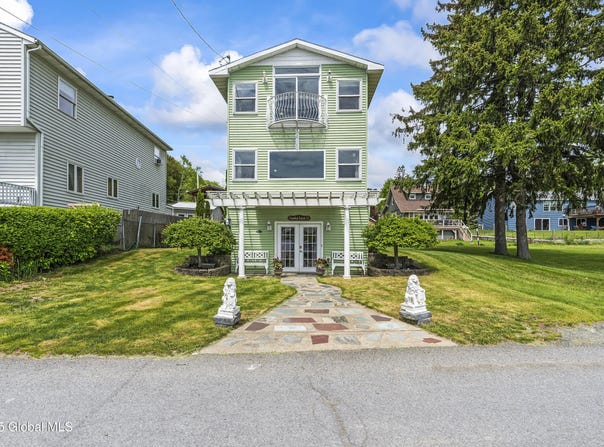 53 Lakeshore Drive, North Greenbush, NY 12198