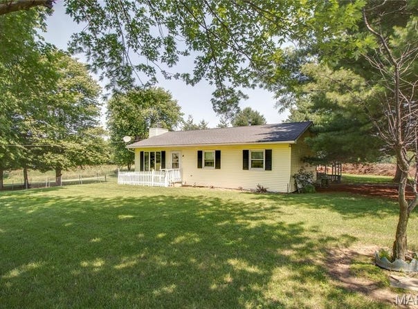 25078 White Rose Lane, Jerseyville, IL 62052