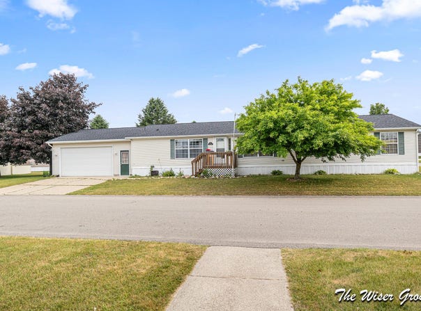 3451 Fernfield Drive, Cedar Springs, MI 49319