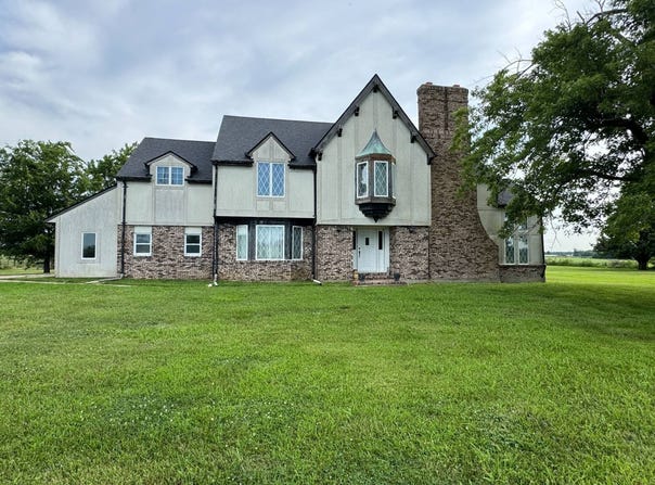 9901 E Mount Hope Rd, Columbia, MO 65202