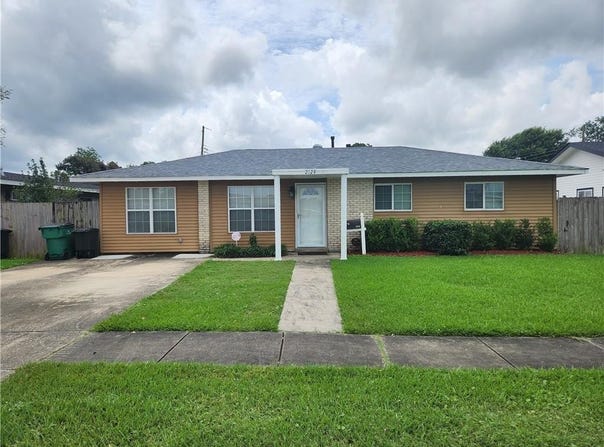 2124 S BUTTERFLY Circle, Terrytown, LA 70056