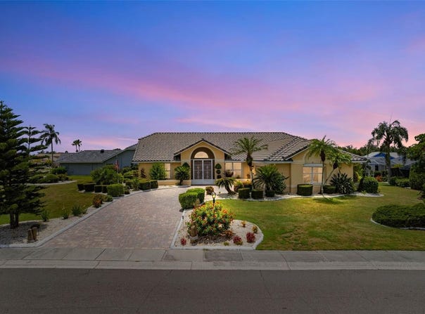 2121 NEW BEDFORD DRIVE, SUN CITY CENTER, FL 33573