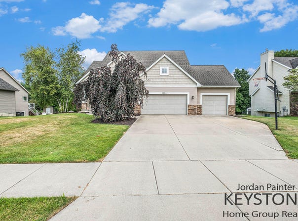 2206 Maplerow Avenue NW, Grand Rapids, MI 49534