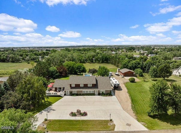 3319 11th Avenue East, Williston, ND 58801