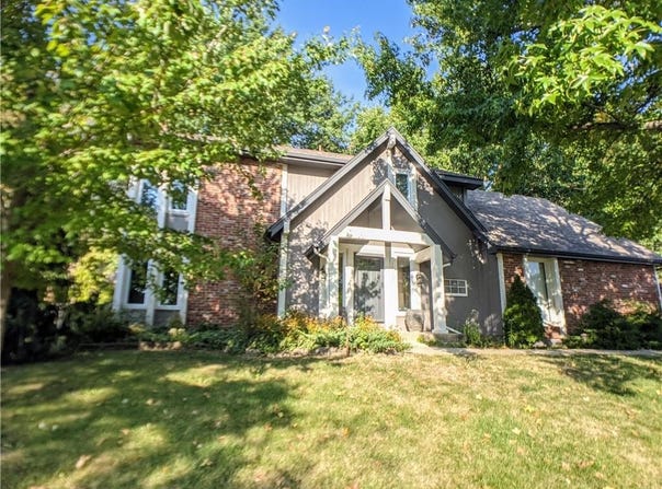 10122 Earnshaw Street, Lenexa, KS 66215