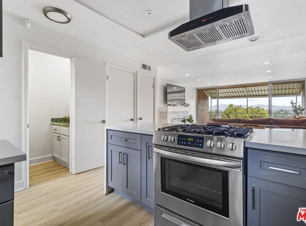 4553 Don Ricardo Dr, Los Angeles, CA 90008