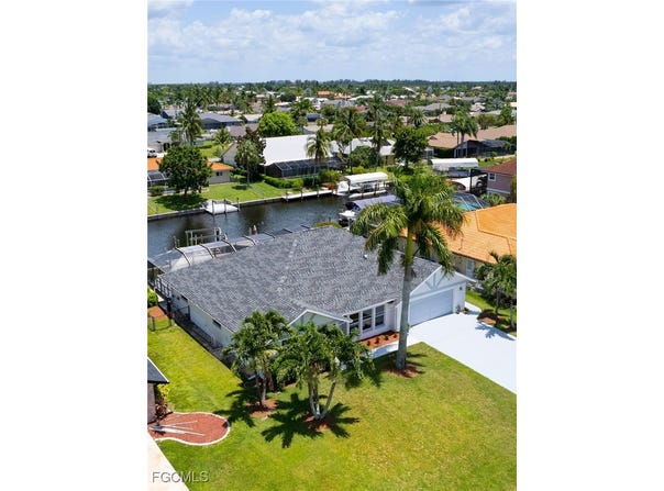 5233 SW 11th Court, Cape Coral, FL 33914