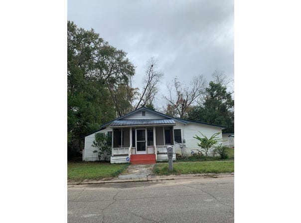 606 W 7th St, Alma, GA 31510