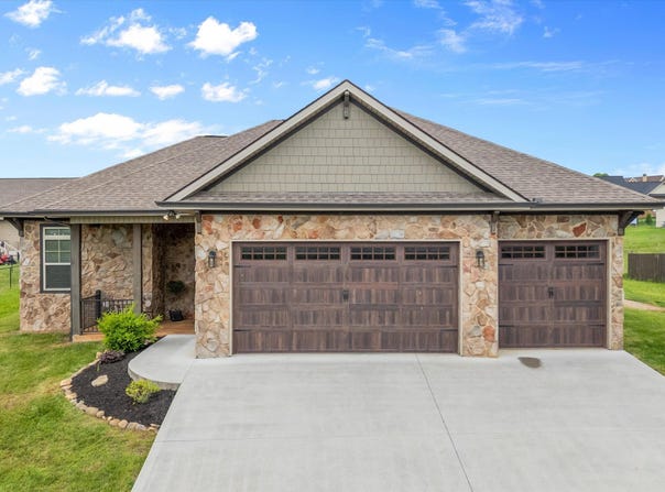 1207 Beaumont Ave, Sevierville, TN 37876