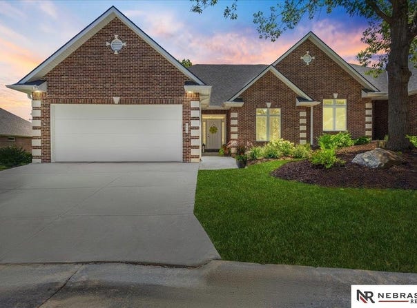 6418 Lone Tree Drive, Lincoln, NE 68512