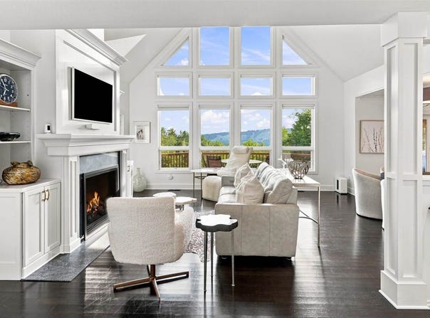 4749 S Pleasantview Road, Harbor Springs, MI 49740