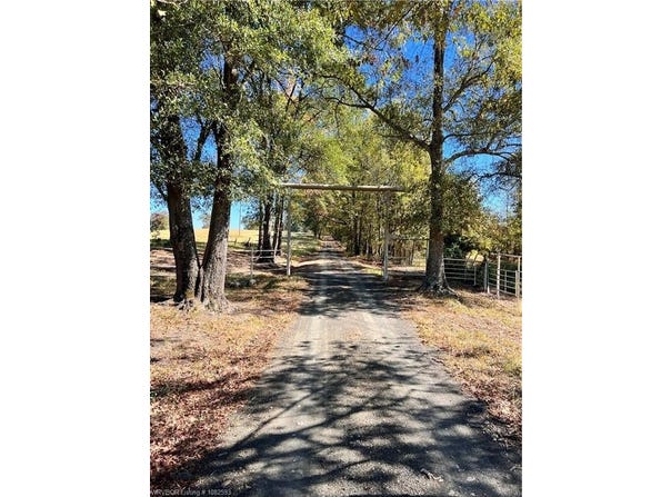 63 Yellow Bass  RD, Smithville, OK 74957