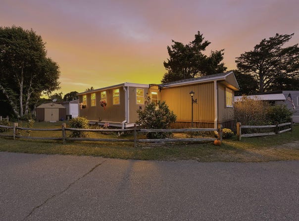 2 5th Avenue, Bourne, MA 02532