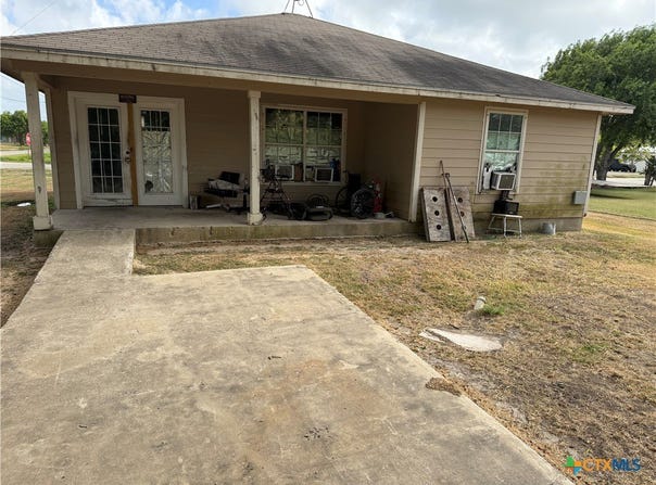 602 W Dallas Avenue, Seadrift, TX 77983