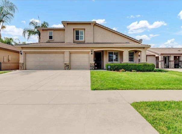 3901 W Elkhorn Avenue, Visalia, CA 93277