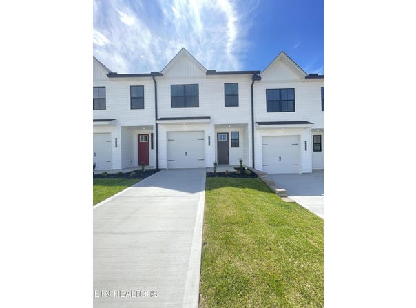 8825 Chapman Trace Way, Knoxville, TN 37920