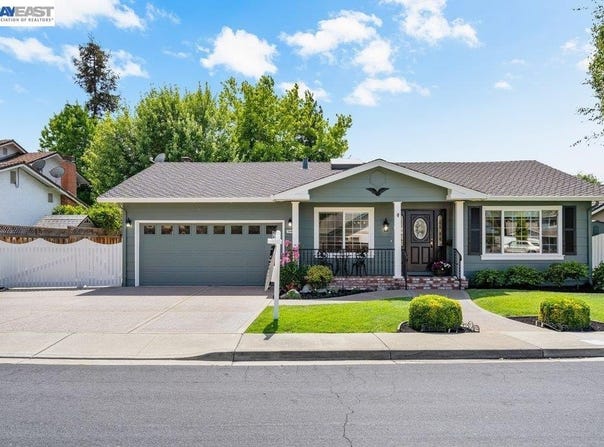 2090 Foxswallow Rd, Pleasanton, CA 94566