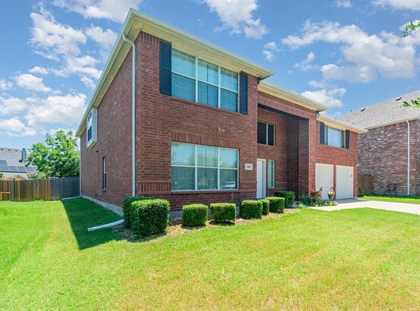 1908 Fountain Spray Drive, Wylie, TX 75098