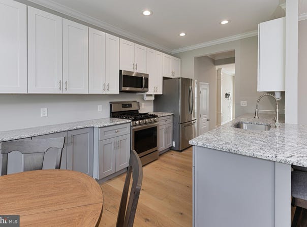 25 CHARTER OAK COURT, DOYLESTOWN, PA 18901
