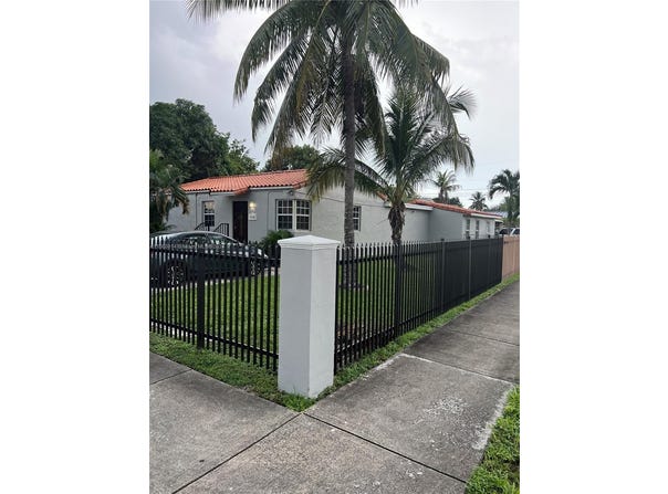 904 E 24th St, Hialeah, FL 33013