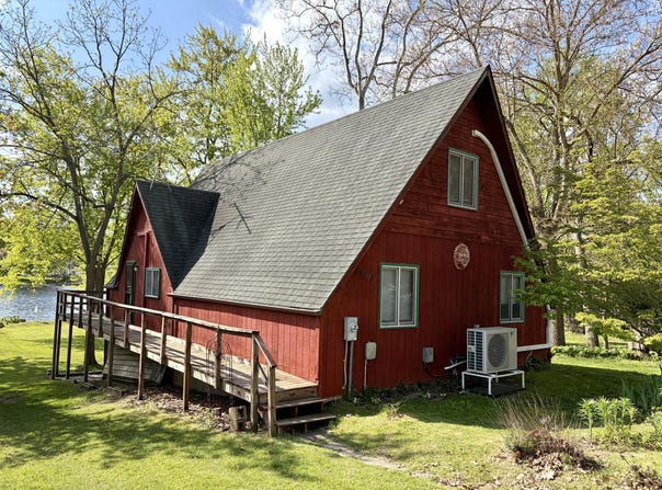 45601 Peninsula Drive E, Grand Junction, MI 49056
