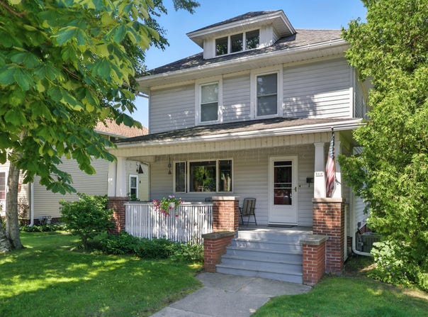 866 N 10th St, Manitowoc, WI 54220