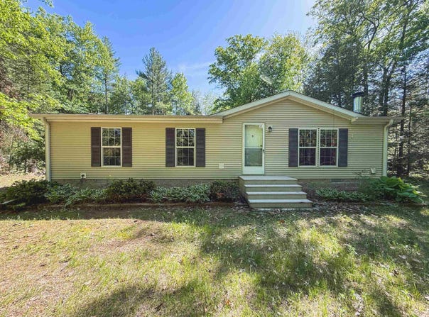 12323 LEOS Road, SURING, WI 54174