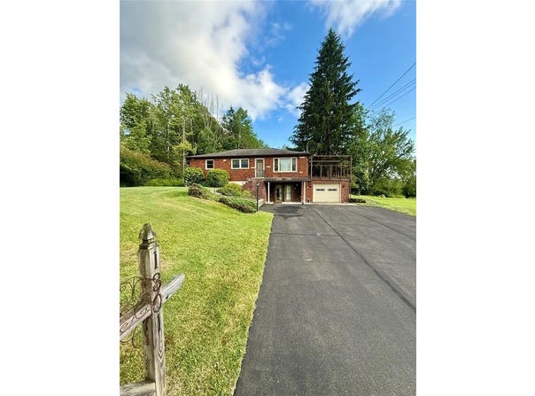 1301 Echo Road, VESTAL, NY 13850