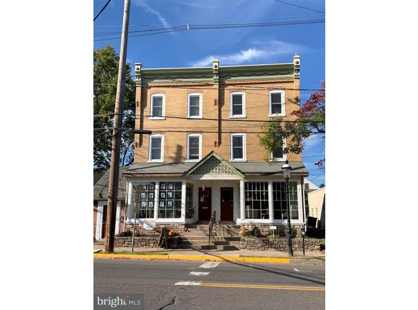 11 N WEST STREET, DOYLESTOWN, PA 18901