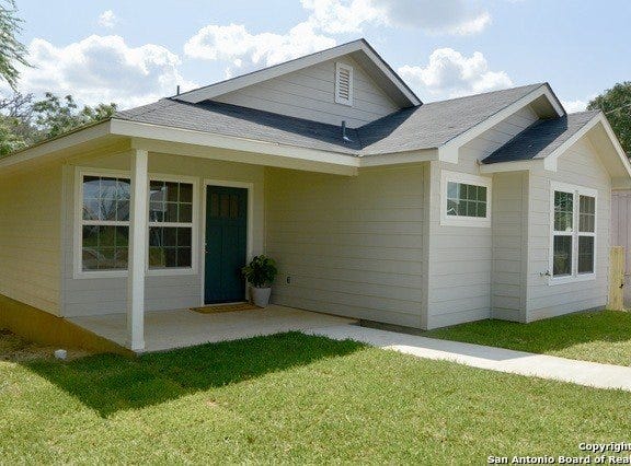 812 UVALDE ST, Pleasanton, TX 78064-1942