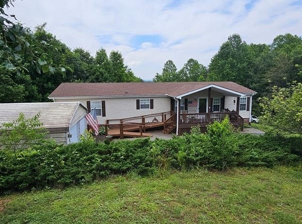 95 Bobcat Lane, Warne, NC 28909