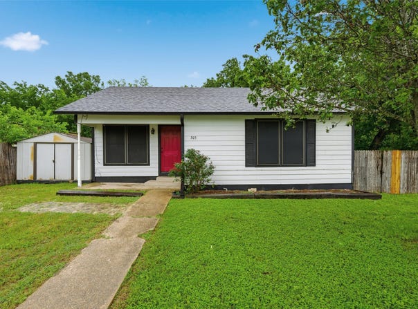 303 N Milam Street, Rogers, TX 76569