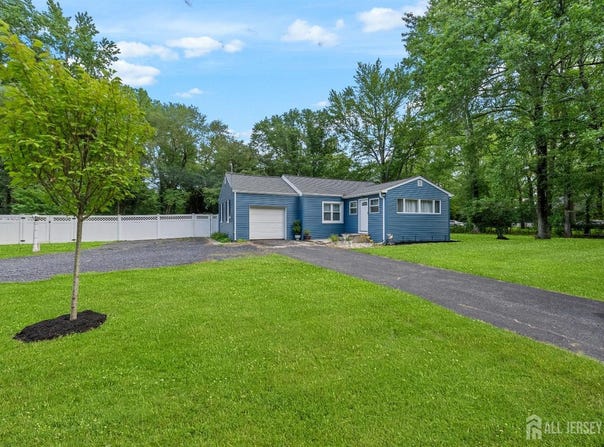 388 Hoffman Station Road, Monroe, NJ 08831