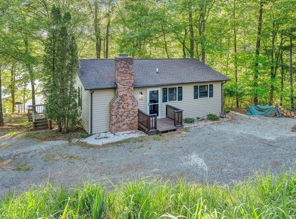 488 Sleepy Hollow DR, Wirtz, VA 24184