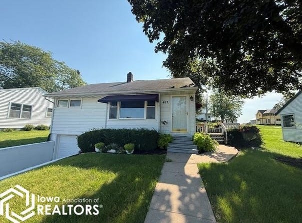 407 Sunset Drive, Brooklyn, IA 52211
