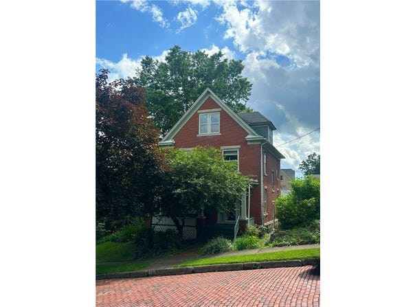 566 4th St, City of But NE, PA 16001