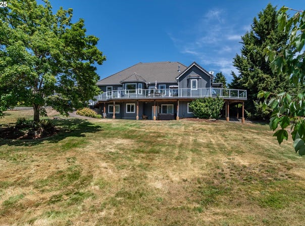 295 FAIRWAY VILLAGE LN, Roseburg, OR 97471