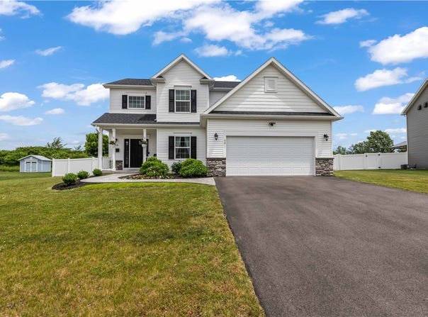52 Candleford Heights, Henrietta, NY 14586