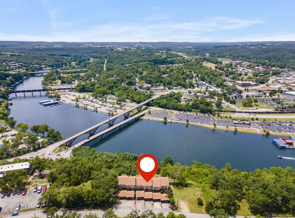 875 Knox Avenue, Hollister, MO 65672