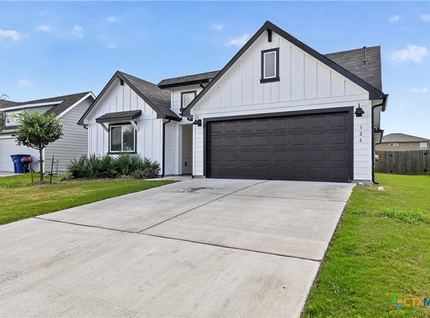 326 N Richland Drive, Lockhart, TX 78644