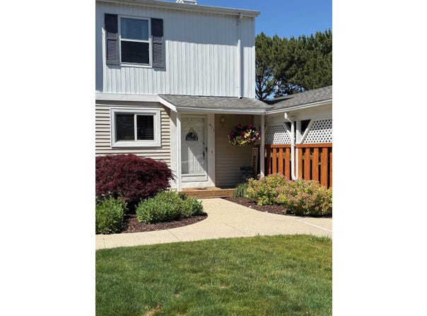 911 E Harbor View, Bay City, MI 48706