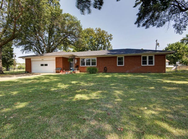 636 S Oak Street, Buffalo, MO 65622
