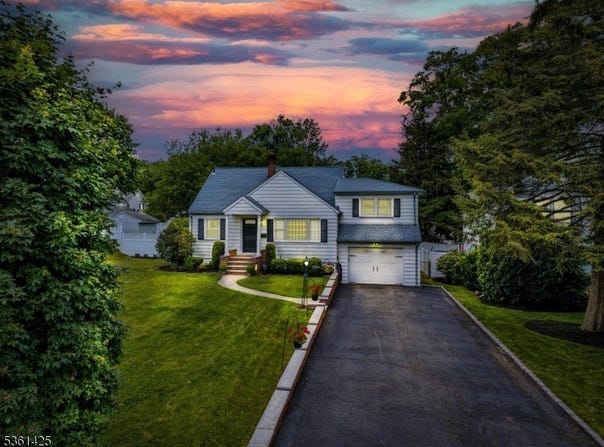 77 Lee Ave, Hawthorne Boro, NJ 07506-1011