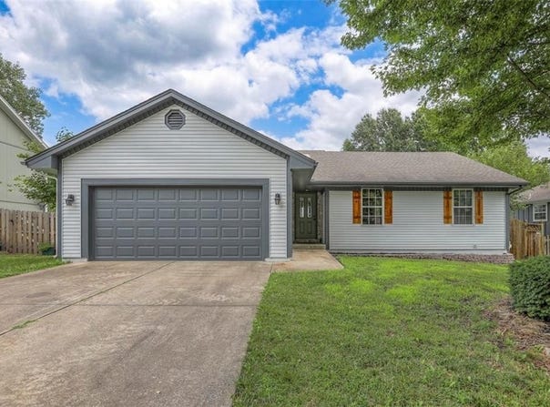 629 Adams Drive NE, Lee's Summit, MO 64086