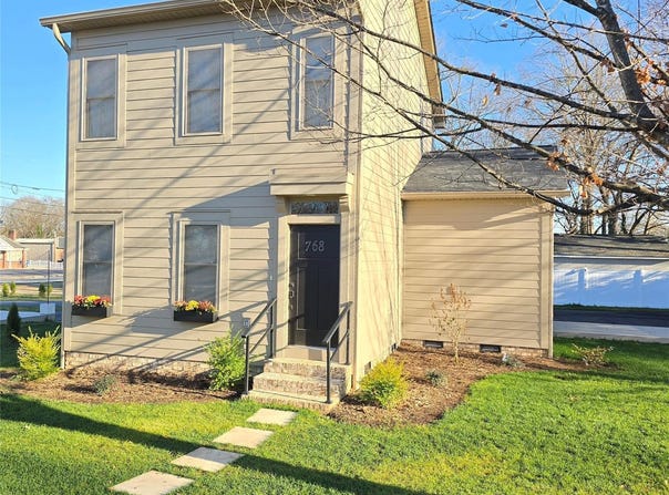 768 8th Street NE, Hickory, NC 28601