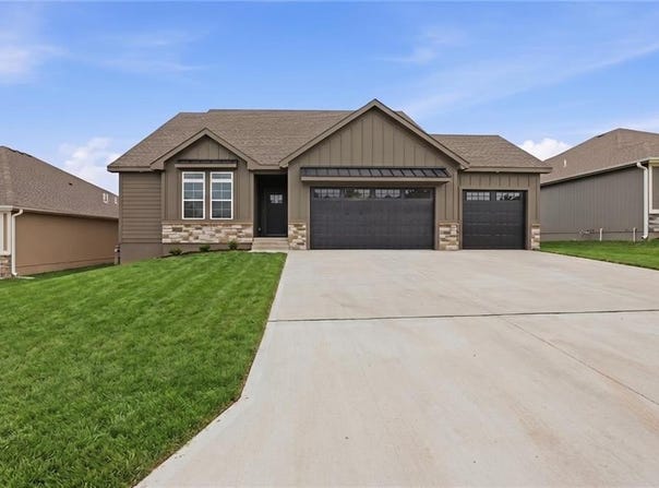 11802 E 231st Street, Peculiar, MO 64078