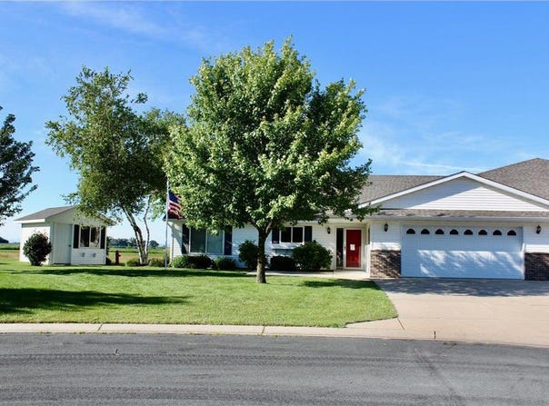 315 5th Circle SW, Blooming Prairie, MN 55917